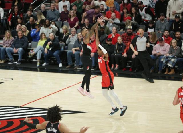 实时赛事资讯-单场71分石破天惊 利拉德巅峰之夜献上大师级表演