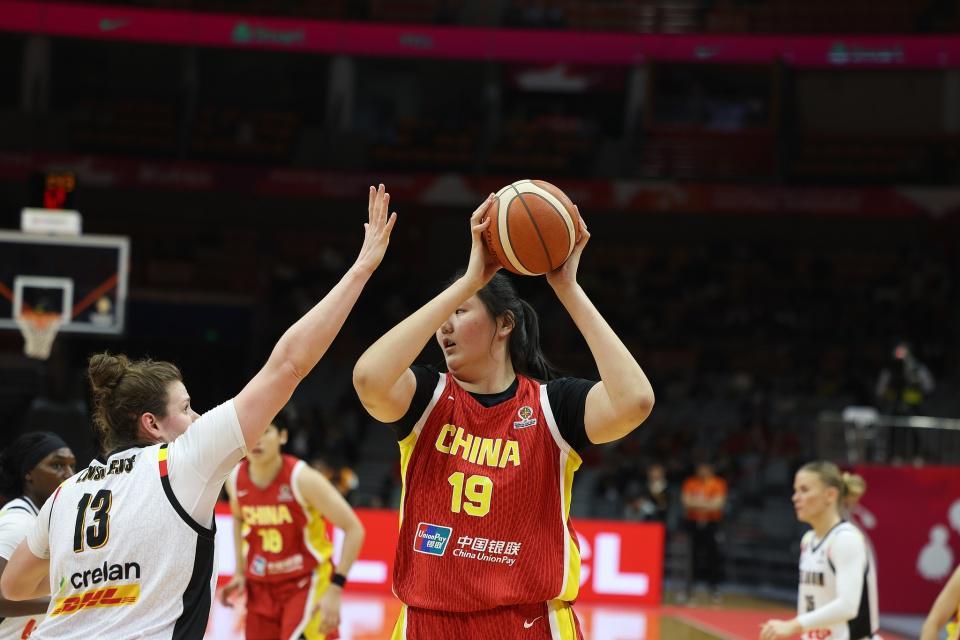 18分钟轰20+11，张子宇成唯一亮点！女篮不敌欧洲冠军3大差距明显